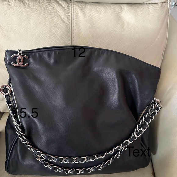 CHANEL bag , like new , AUTHENTIC lambskin ultimate soft leather shoulder bag - Picture 4 of 15